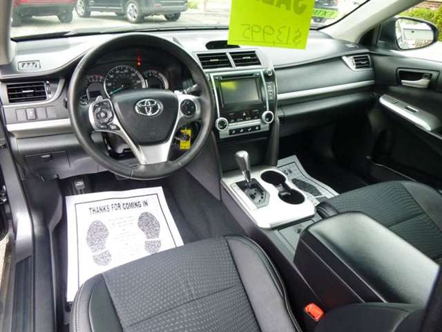 2014 Toyota Camry SE 4dr Sedan